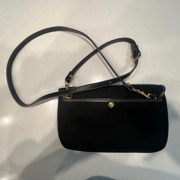 Euc Dooney and Bourke  crossbody bag - Picture 2 of 6